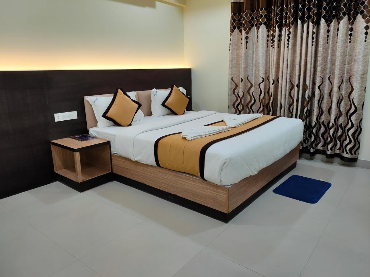 Hotel Landmark Порт Блеър Екстериор снимка